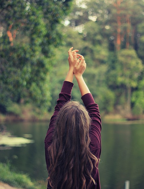 Be Thankful and Enjoy Excellent Health - A blogpost by Dr. Carolle Healing woman